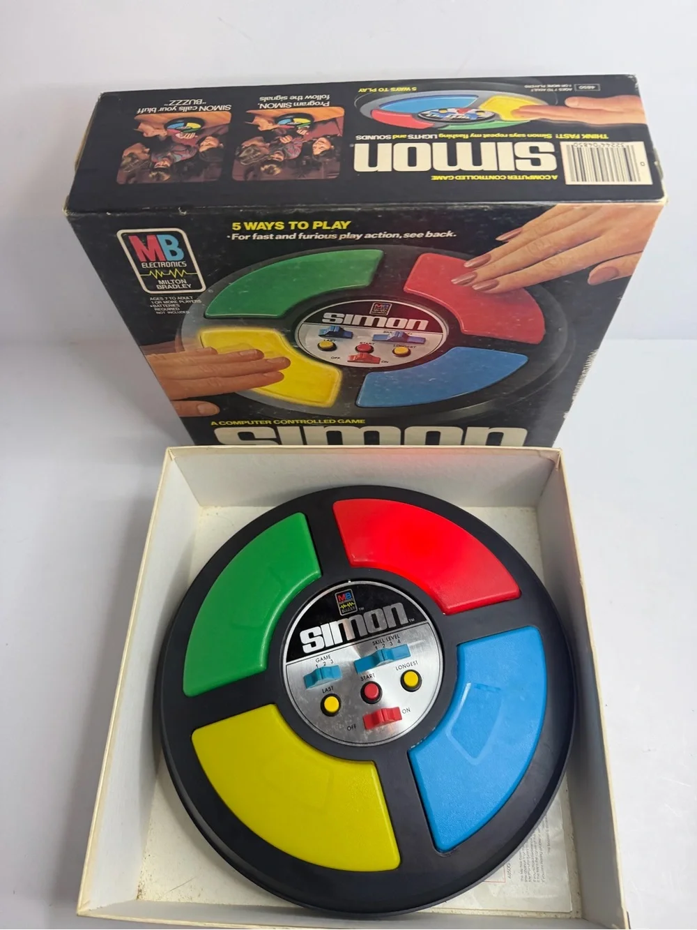 Milton Bradley SIMON Electronic Game - Complete In Box, Tested & Works! 1978
